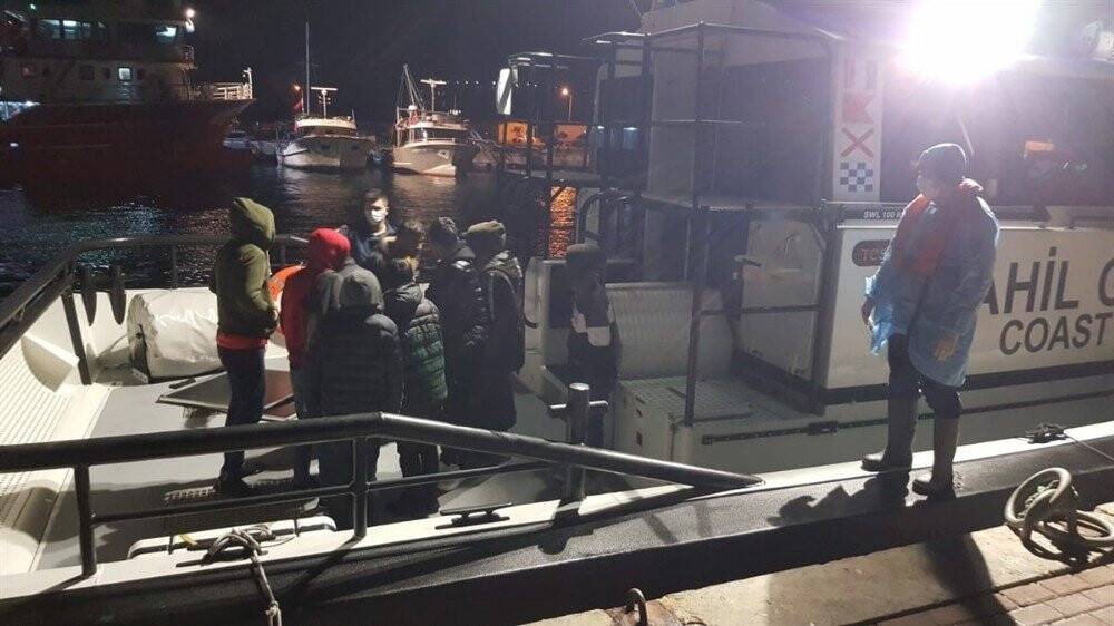 İzmir açıklarında 9 düzensiz göçmen kurtarıldı