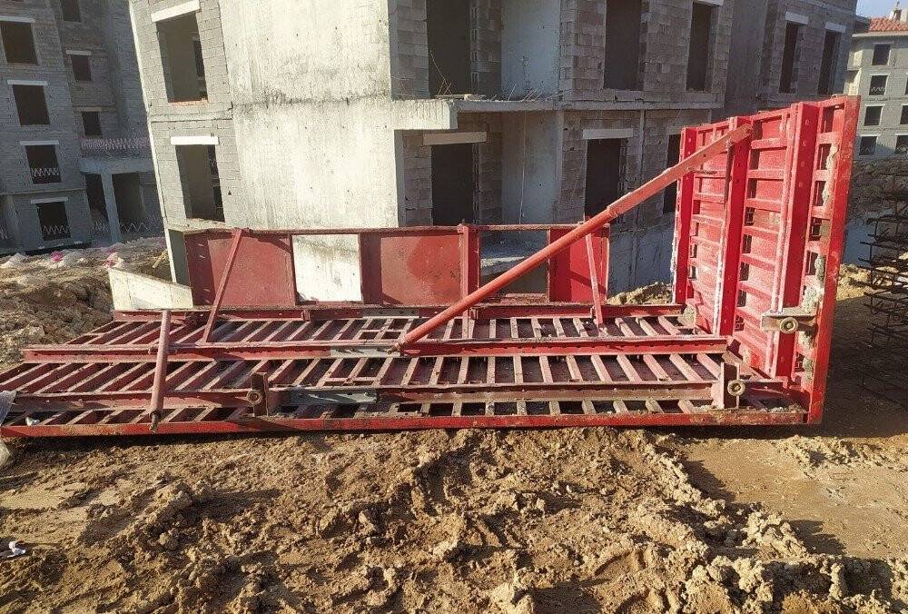 2 ton kalıbın altında kaldı ölmedi hayata tutundu