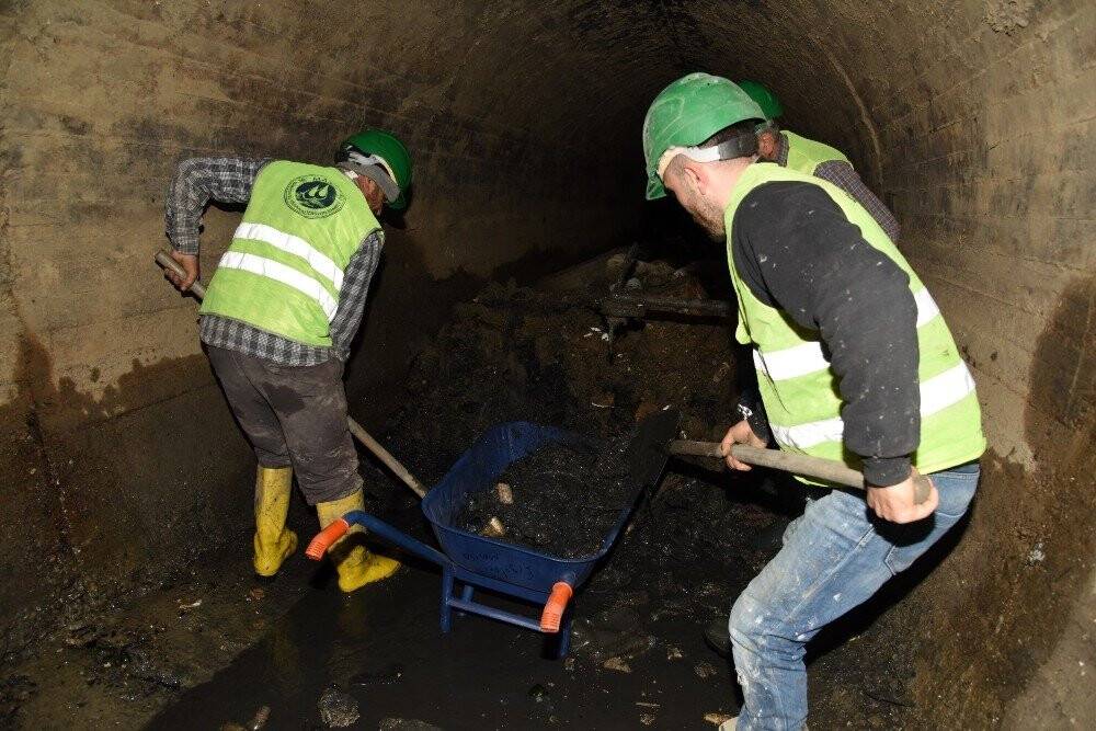 200 metrelik kanaldan 60 kamyon çöp çıktı
