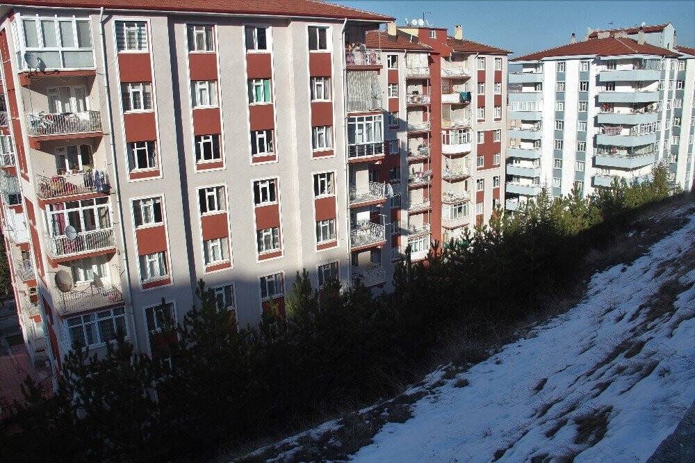 48 dairenin bulunduğu iki sitede heyelan tehdidi