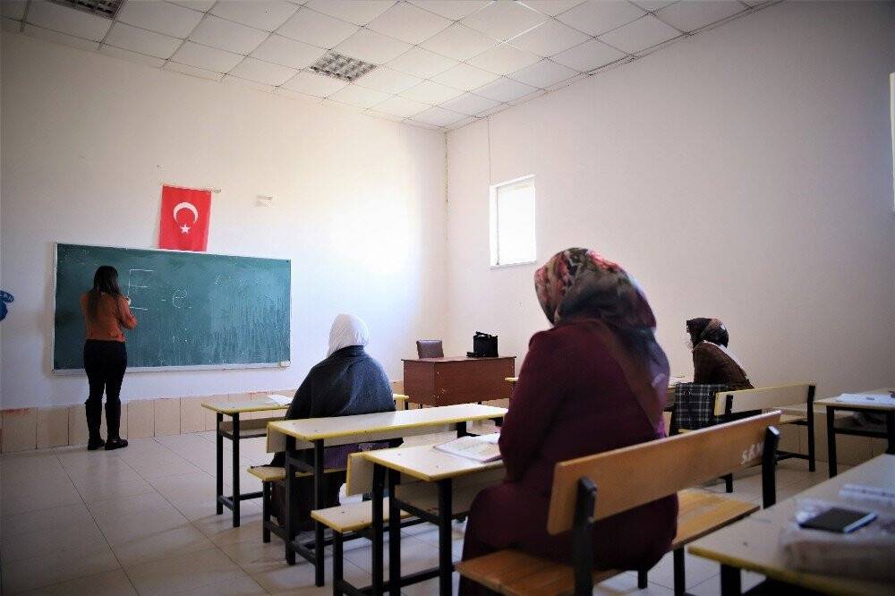 Kur’an-ı Kerim okumak için 70 yaşında okuma yazma öğreniyor
