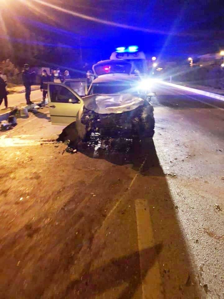 2 otomobil kafa kafaya çarpıştı: 1’i ağır 9 yaralı