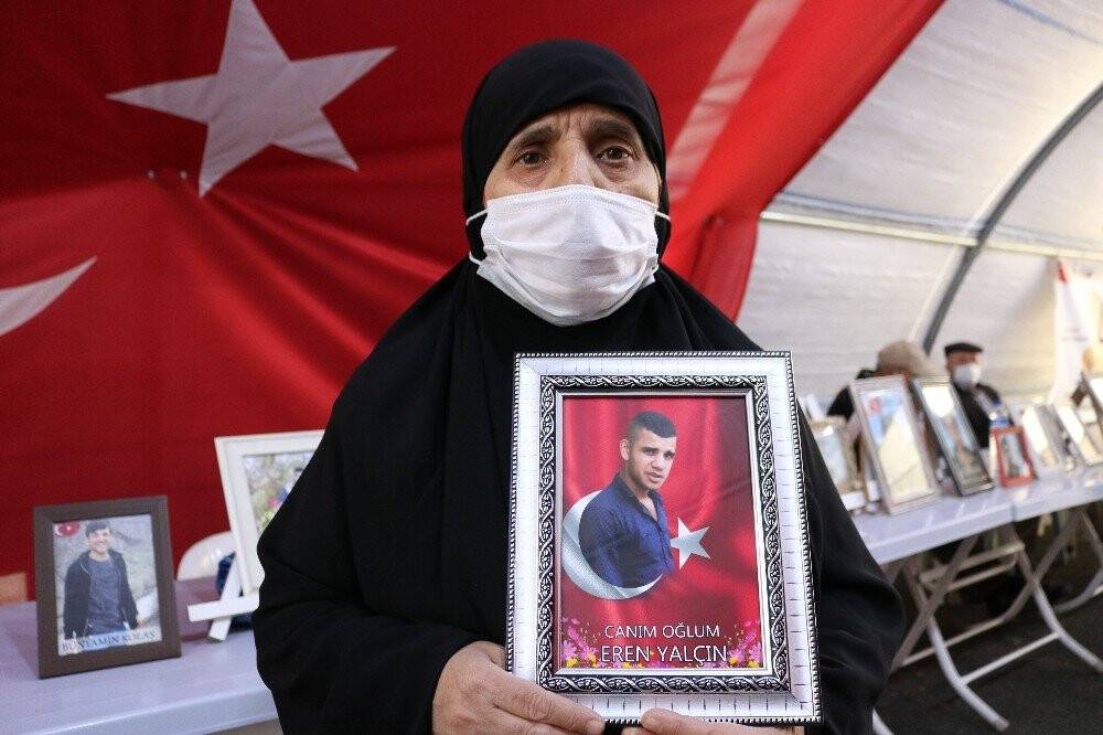 Kısıtlama sona erdi, evlat nöbetindeki aileler HDP önündeki çadırda yerlerini aldı