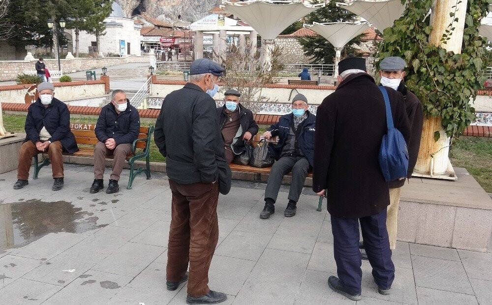 Tedbirler yetersiz kaldı, sokalar doldu taştı