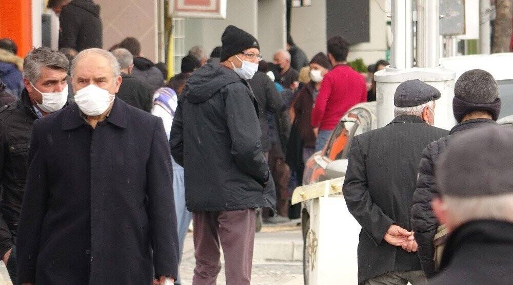 Tedbirler yetersiz kaldı, sokalar doldu taştı