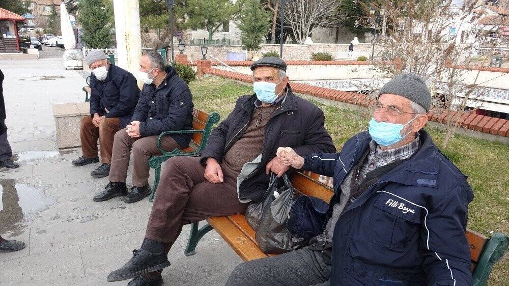 Tedbirler yetersiz kaldı, sokalar doldu taştı