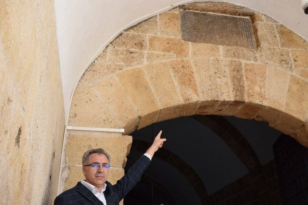 Türk-İslam tarihinde ilk ve tek: 3 dilli kitabe