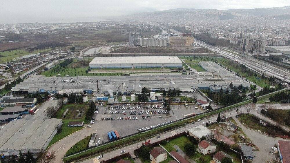 Lastik fabrikasında korkutan yangın
