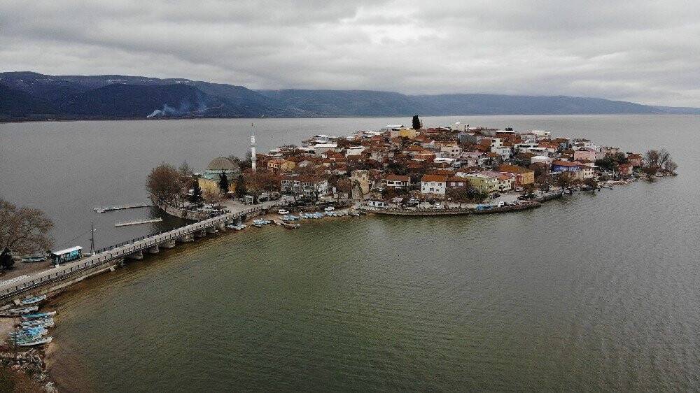 Sular yükseldi, tarihî köy yine ada oldu