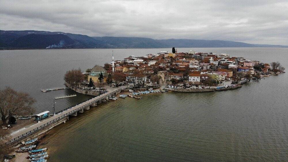 Sular yükseldi, tarihî köy yine ada oldu