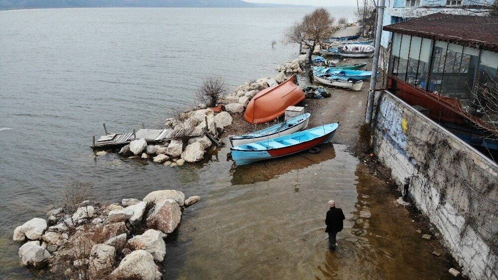 Sular yükseldi, tarihî köy yine ada oldu