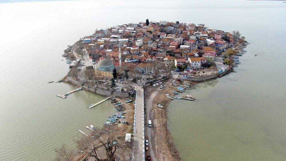 Sular yükseldi, tarihî köy yine ada oldu