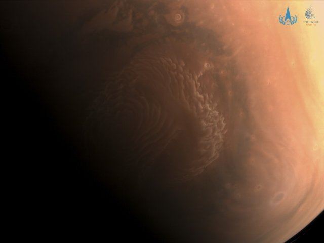Çin’in uzay aracı Tianwen-1 Mars’ın ilk fotoğraflarını yayınladı