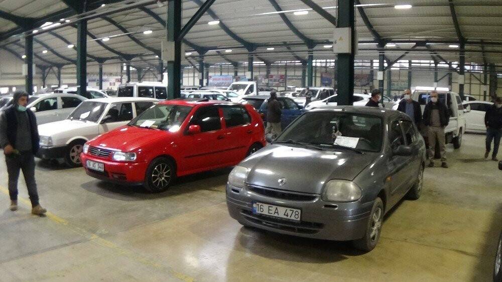 Aylar sonra ikinci el oto pazarı açıldı