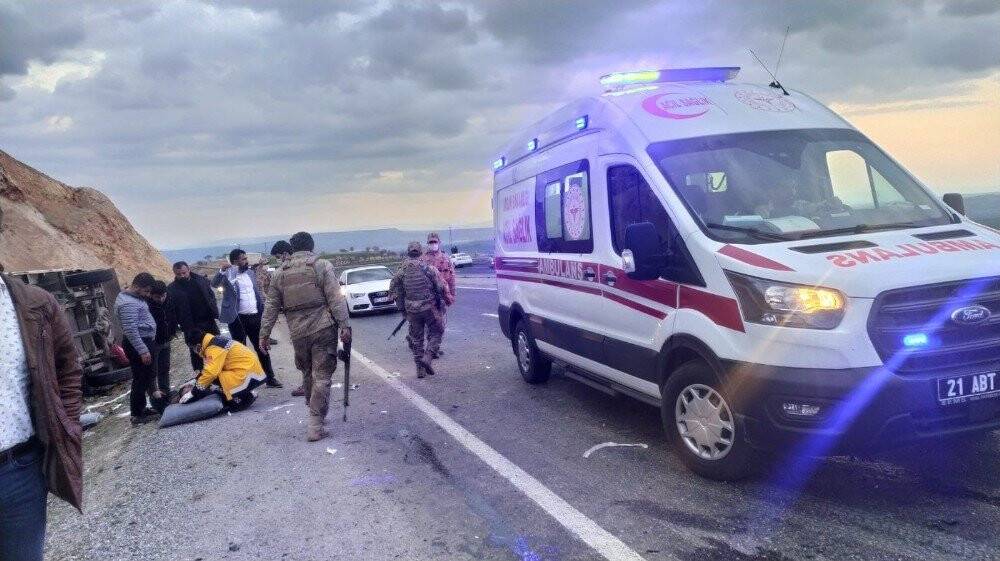 Diyarbakır’da feci kaza: 5 ölü, 4 yaralı