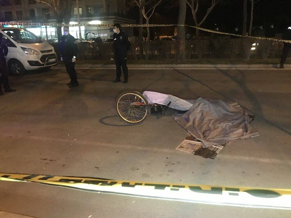 Konya'da bisikletinden düşen sürücü kamyonun altında kalarak hayatını kaybetti