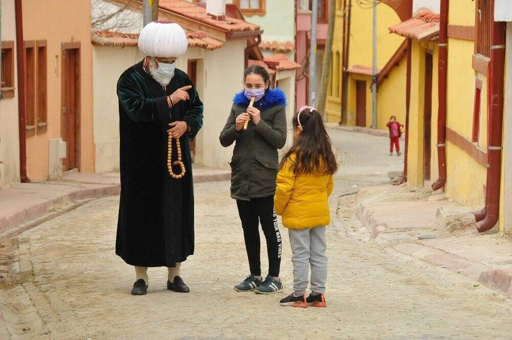 Konya'da Nasreddin Hoca’dan mavileşme çağrısı