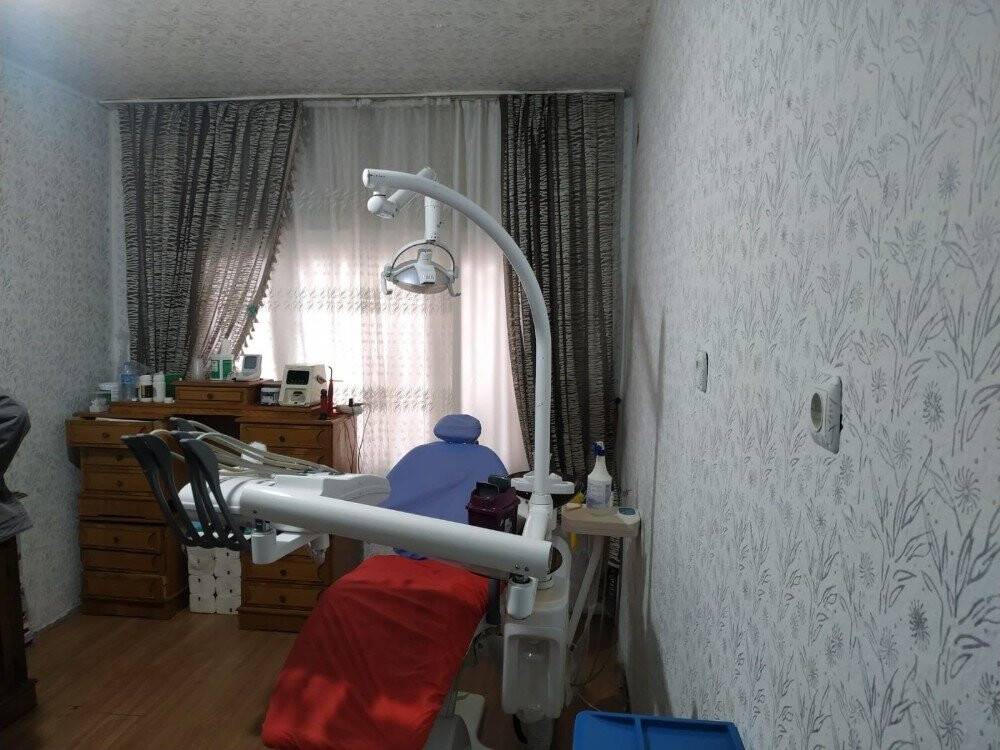 Konya'da yaşayan Suriyeli oturduğu evi kaçak diş muayenehanesine çevirmiş