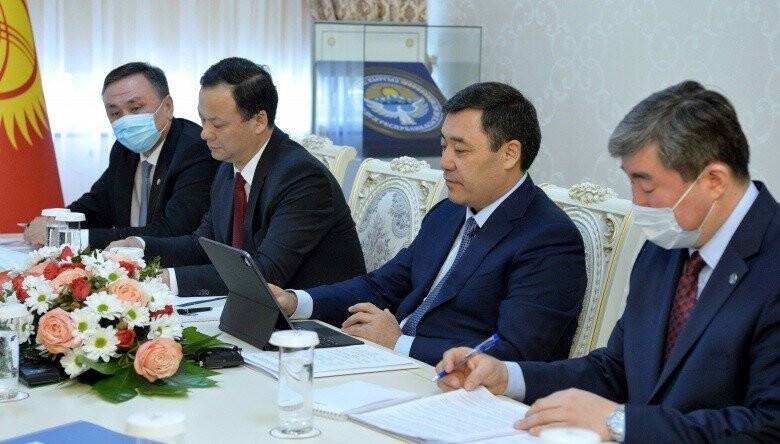 Bakan Çavuşoğlu, Kırgızistan Cumhurbaşkanı Caparov ile görüştü