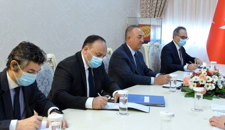 Bakan Çavuşoğlu, Kırgızistan Cumhurbaşkanı Caparov ile görüştü