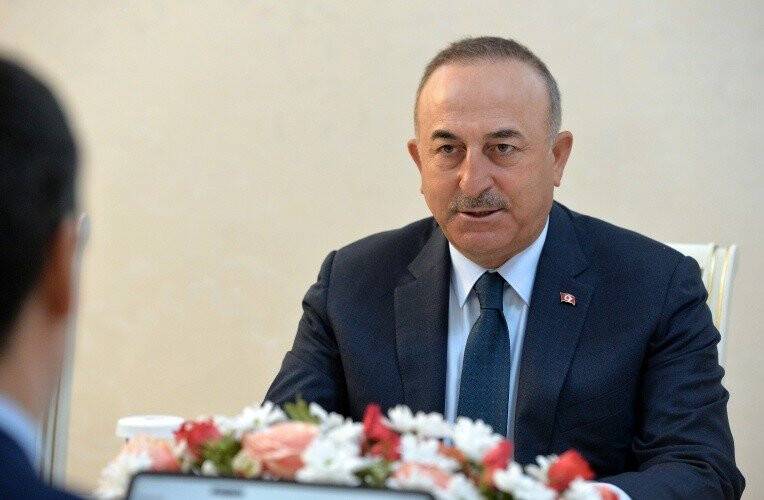 Bakan Çavuşoğlu, Kırgızistan Cumhurbaşkanı Caparov ile görüştü