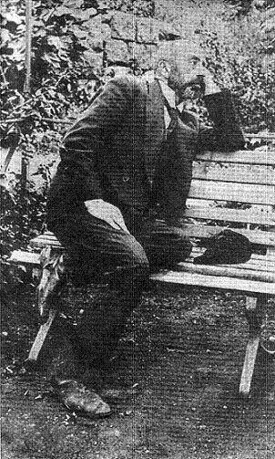 mehmet-akif-ersoy-bankta.jpg