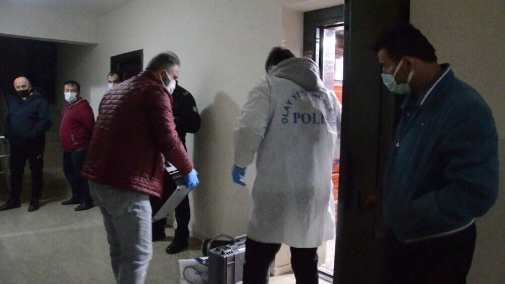 Sosyal medyada ’elveda’ diyerek banyoda kendisini kemerle astı