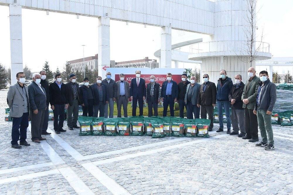 Konya Büyükşehir'in çiftçiye desteği sürüyor