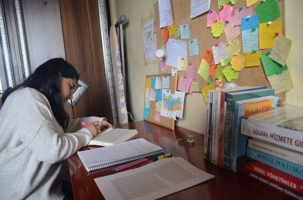 Telefonda ders çalışıp Erasmusu kazandı