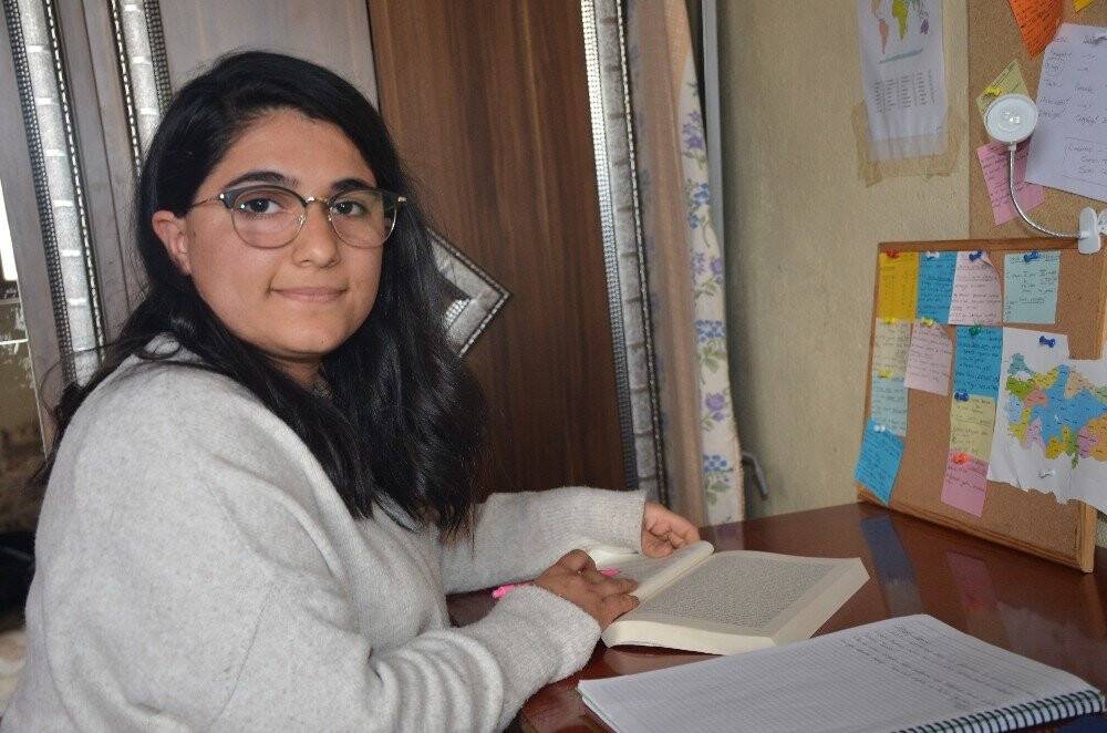 Telefonda ders çalışıp Erasmusu kazandı