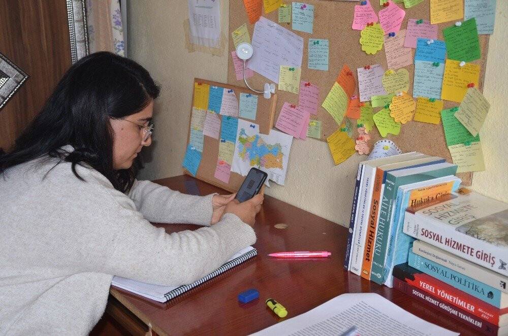 Telefonda ders çalışıp Erasmusu kazandı