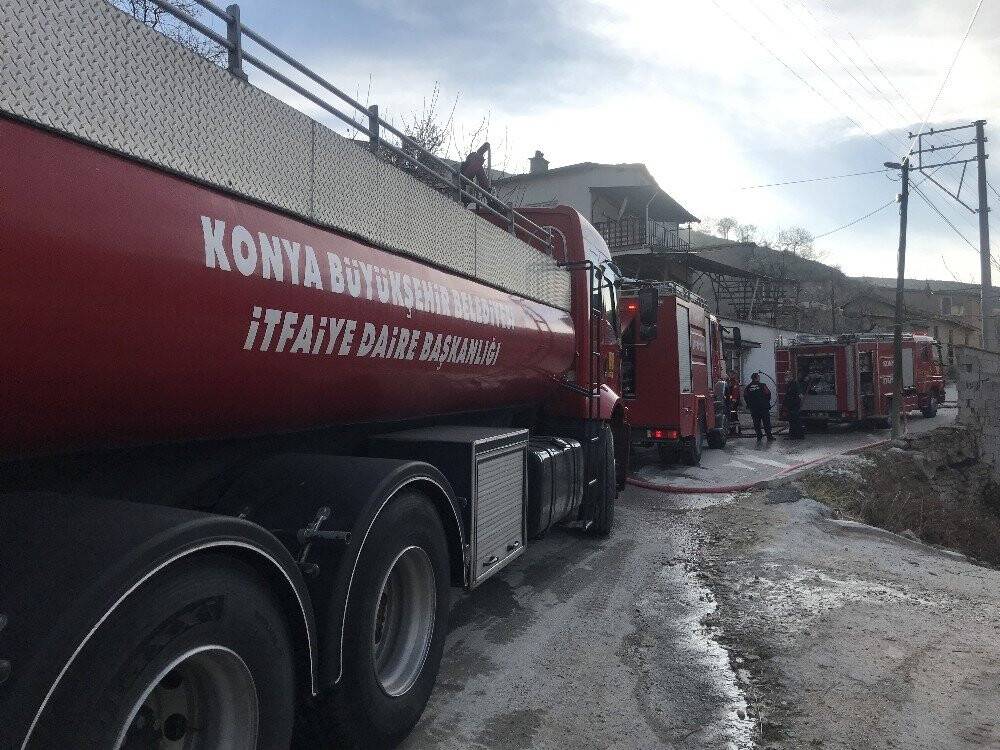 Konya'da müstakil evdeki yangın paniğe neden oldu