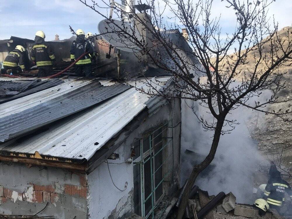 Konya'da müstakil evdeki yangın paniğe neden oldu