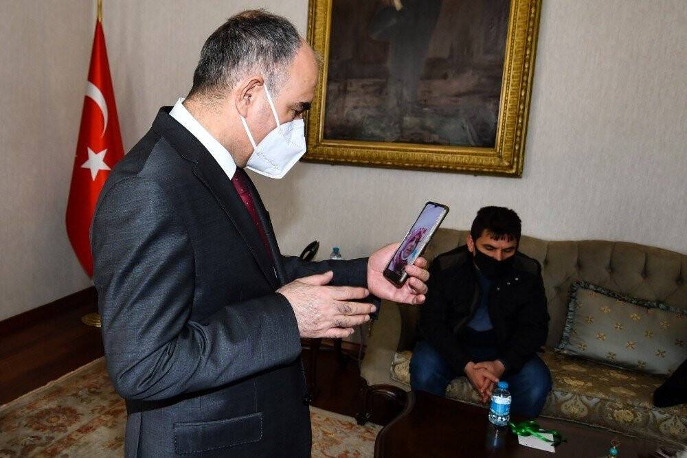 Vali Özkan: Şehitlerimizin emanetlerine hizmet etmenin gururunu yaşıyoruz