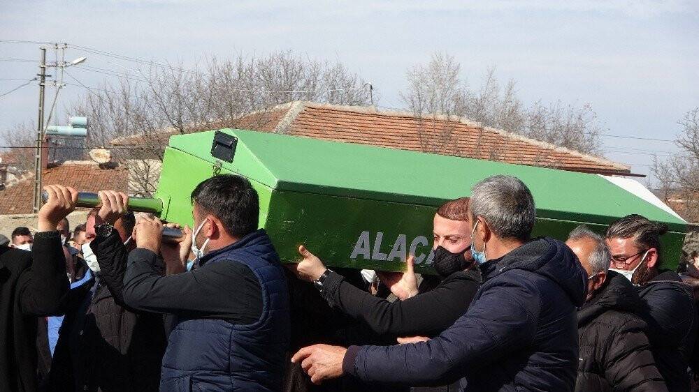 Okul servisinde öldürülen 2 öğrenci toprağa verildi