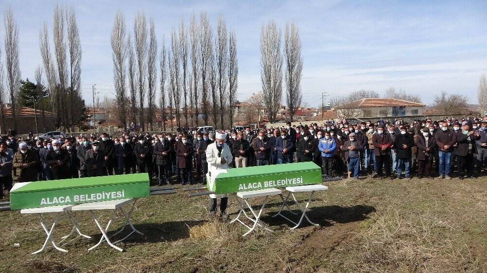 Okul servisinde öldürülen 2 öğrenci toprağa verildi