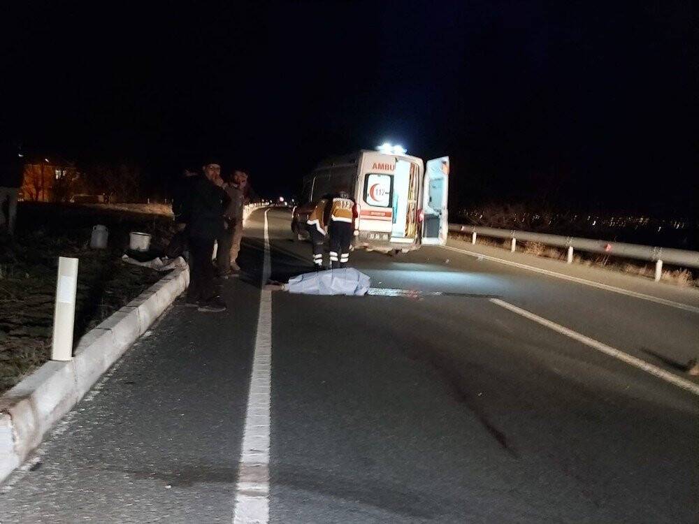 Otomobil ile motosiklet çarpıştı: 1 ölü, 1 yaralı