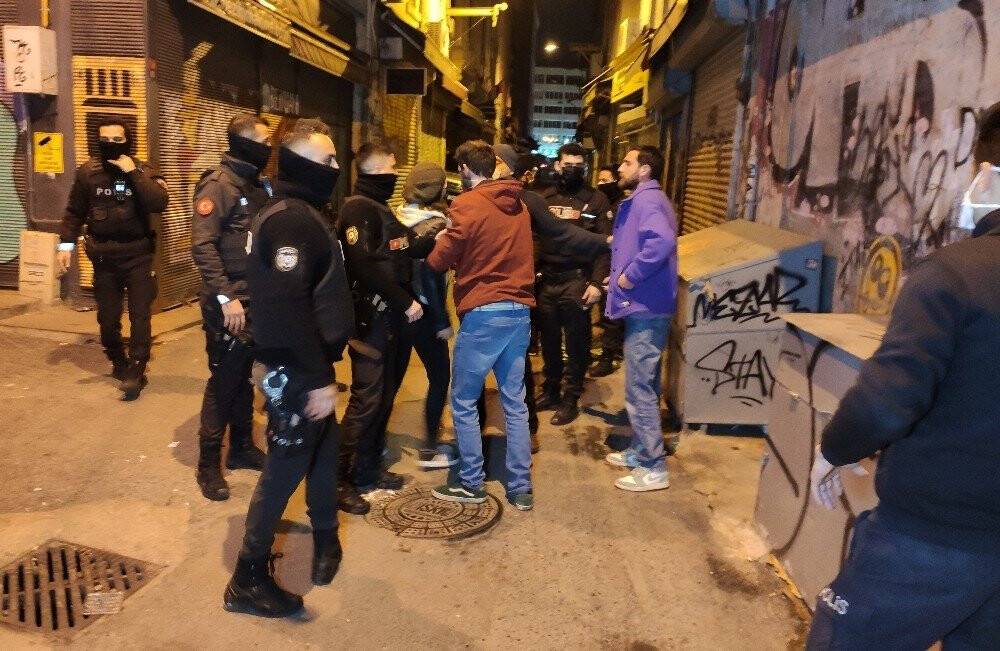 Parti yapılan mekana polis baskını
