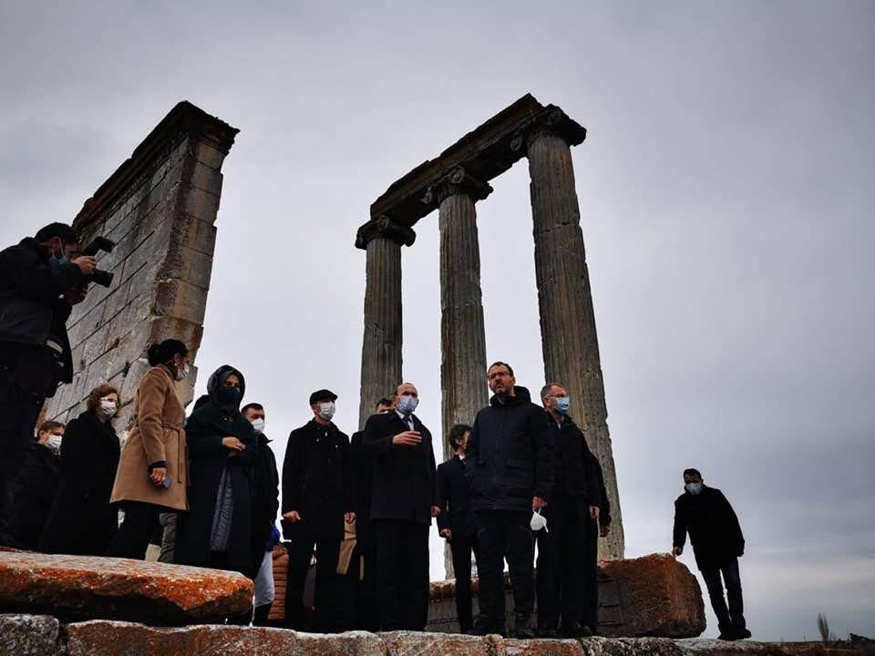 Bakan Kasapoğlu Aizanoi Antik Kenti’ni ziyaret etti