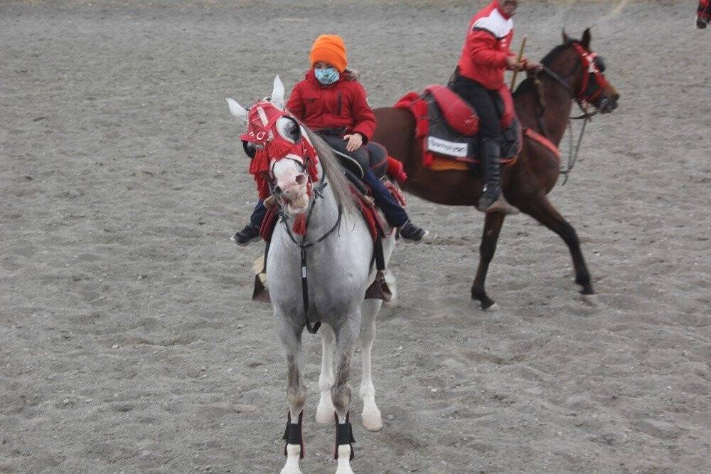 Erzincan’da atlı cirit heyecanı başladı