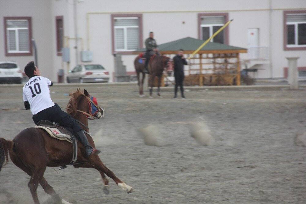 Erzincan’da atlı cirit heyecanı başladı