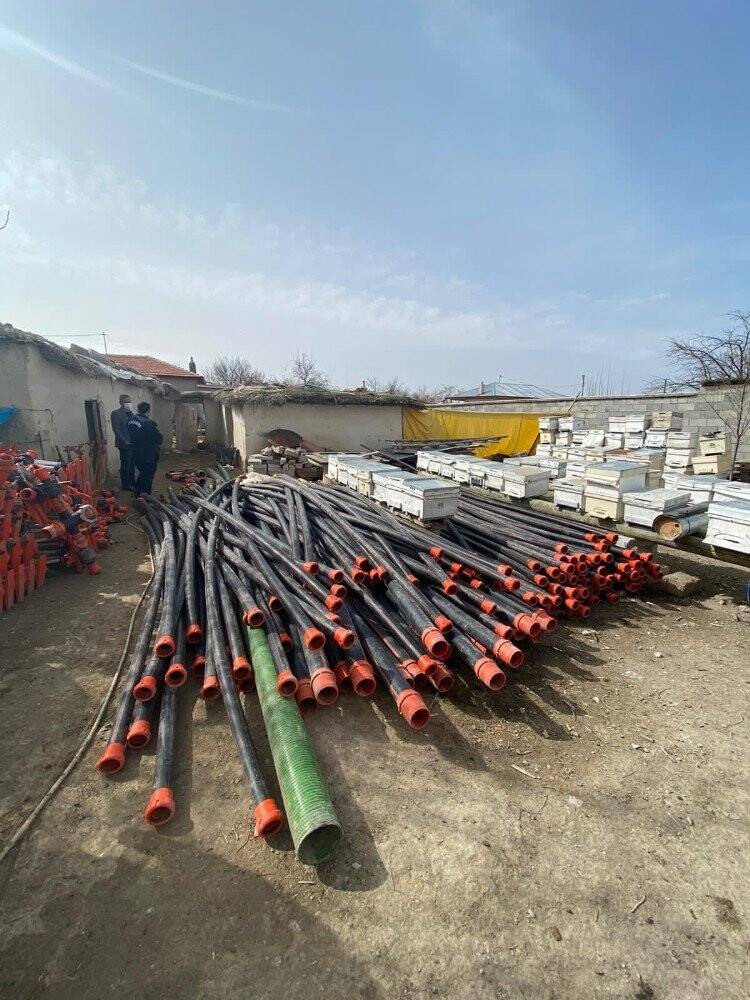 Konya’da sulama borusu hırsızları yakalandı