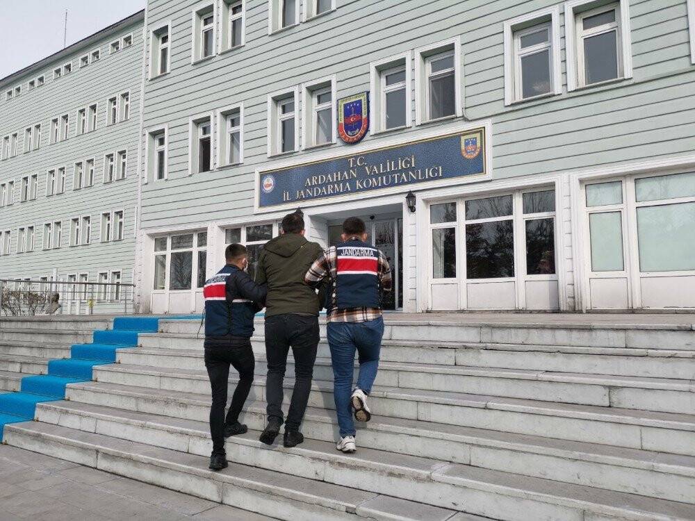 FETÖ ve PKK şüphelisi 3 kişi tutuklandı
