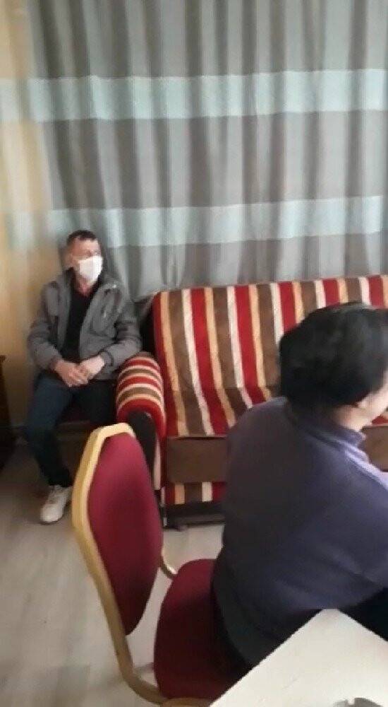 Kırmızı kategorideki Konya'da kahvehaneye çevrilen apartman dairesinde polise yakalandılar