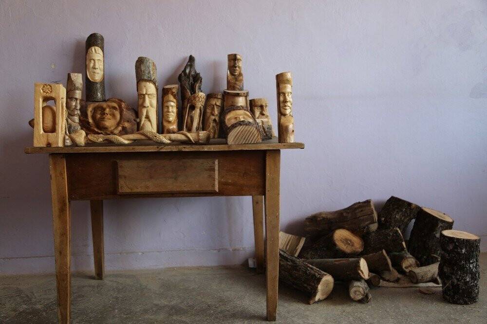 Sobada yakacağı odunla sanat öğrendi, çeşit çeşit ürün ortaya çıkardı