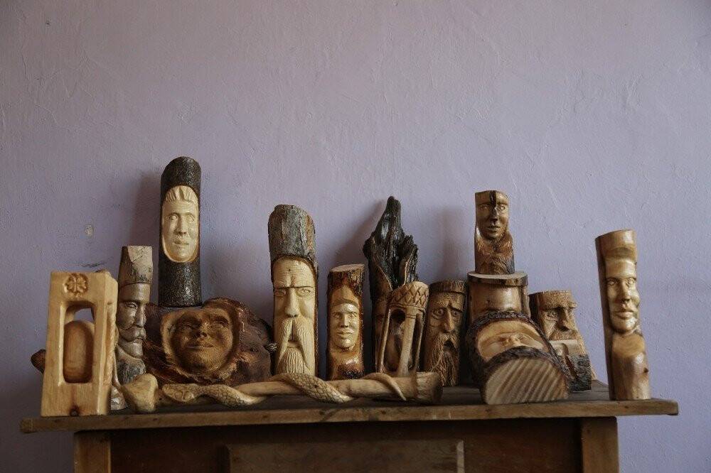 Sobada yakacağı odunla sanat öğrendi, çeşit çeşit ürün ortaya çıkardı