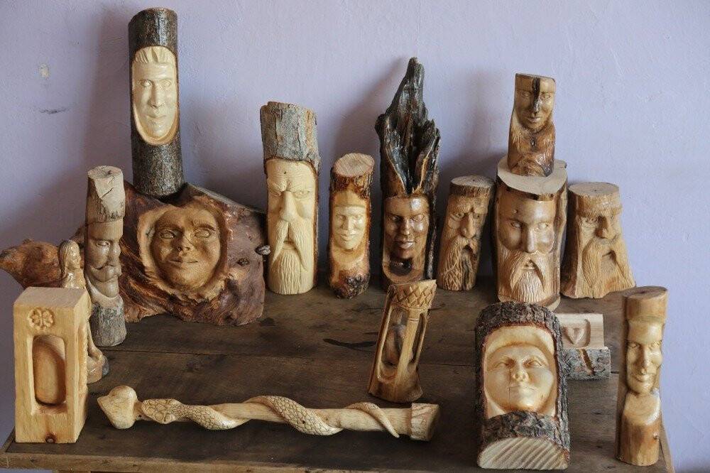 Sobada yakacağı odunla sanat öğrendi, çeşit çeşit ürün ortaya çıkardı