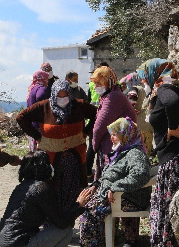 Evi yanan Emine teyzeye yardım eli