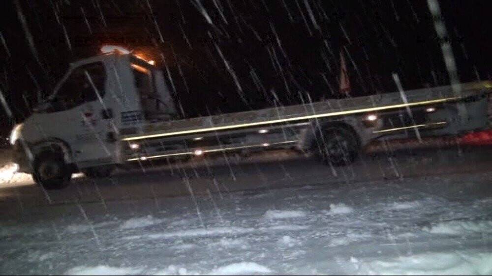 Antalya-Konya karayolunda kar kalınlığı 30 santime ulaştı