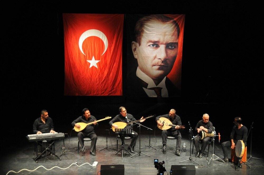 Akşehir'de şehitler kahramanlık türküleri ile anıldı